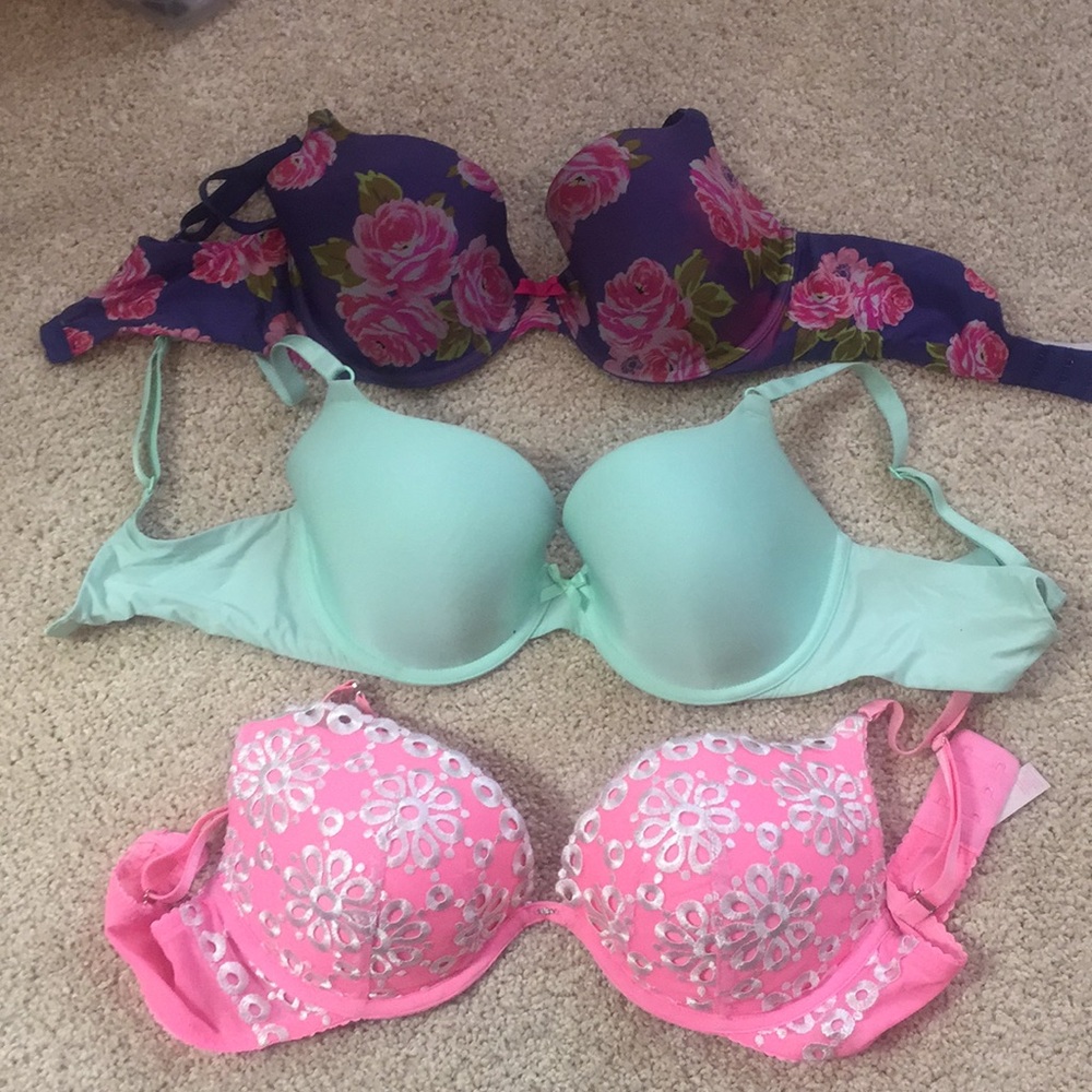 32DD VS bra bundle